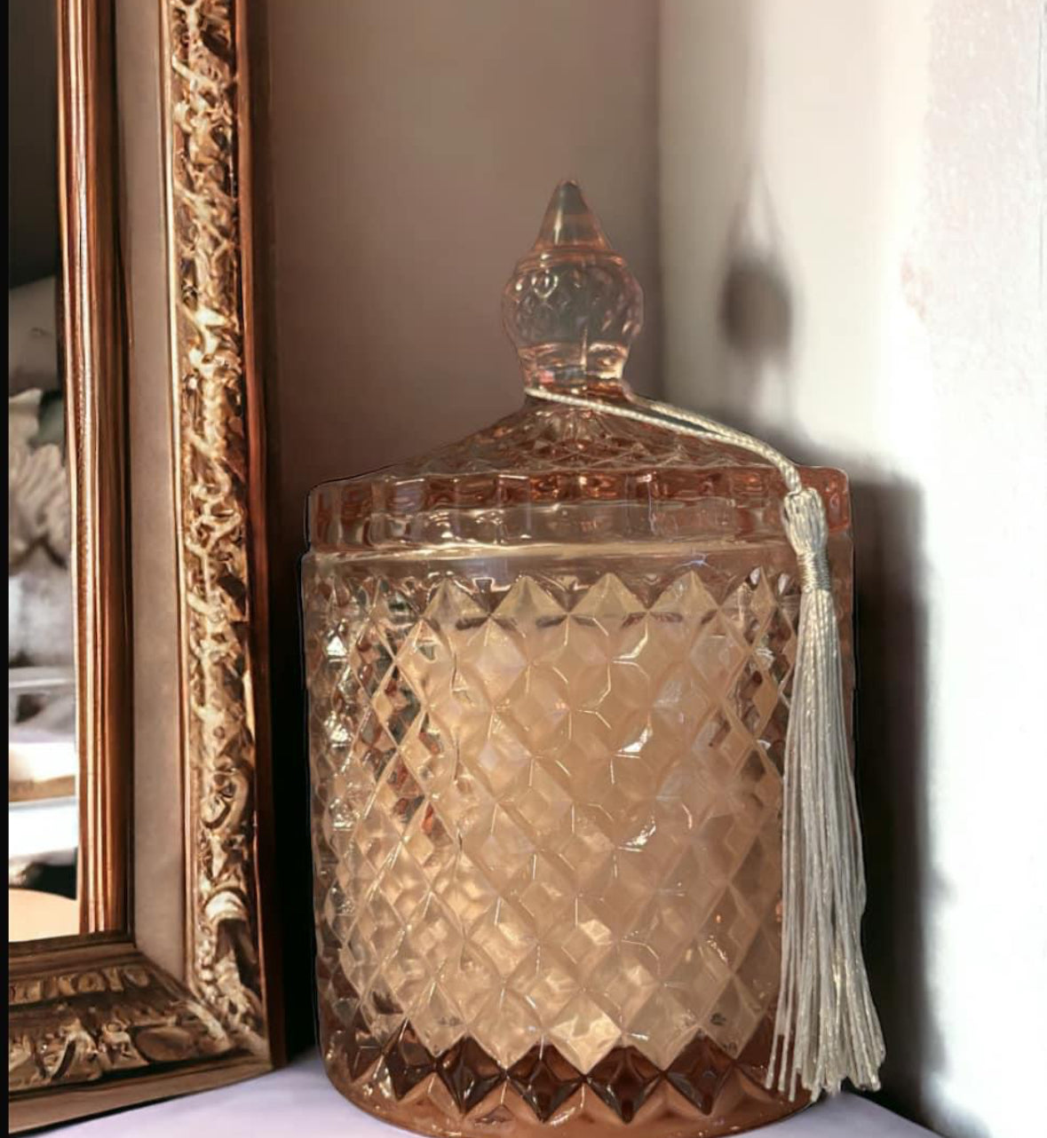 Cut glass jar,Handmade
Scented candle